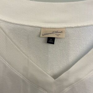 Universal thread sweatshirt